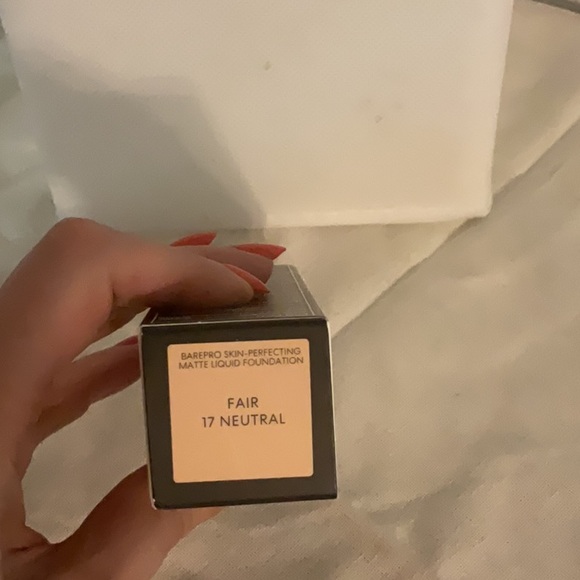 bareMinerals BAREPRO Skin-Perfecting Matte Liquid Foundation, Fair Neutral, NIB - Picture 8 of 9